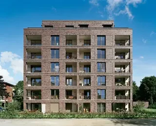 Wittmunder Klinker - Sortierung 139 - Wohnhaus Ifflandstraße Hamburg - Front mit Fenstern und Balkons