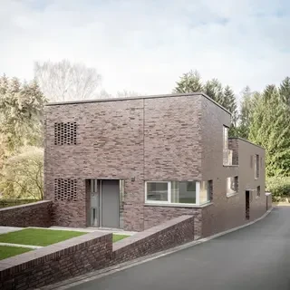 Adrian Schulz Fotografie Frontansicht mit Lochfassade Haus Braunschweig